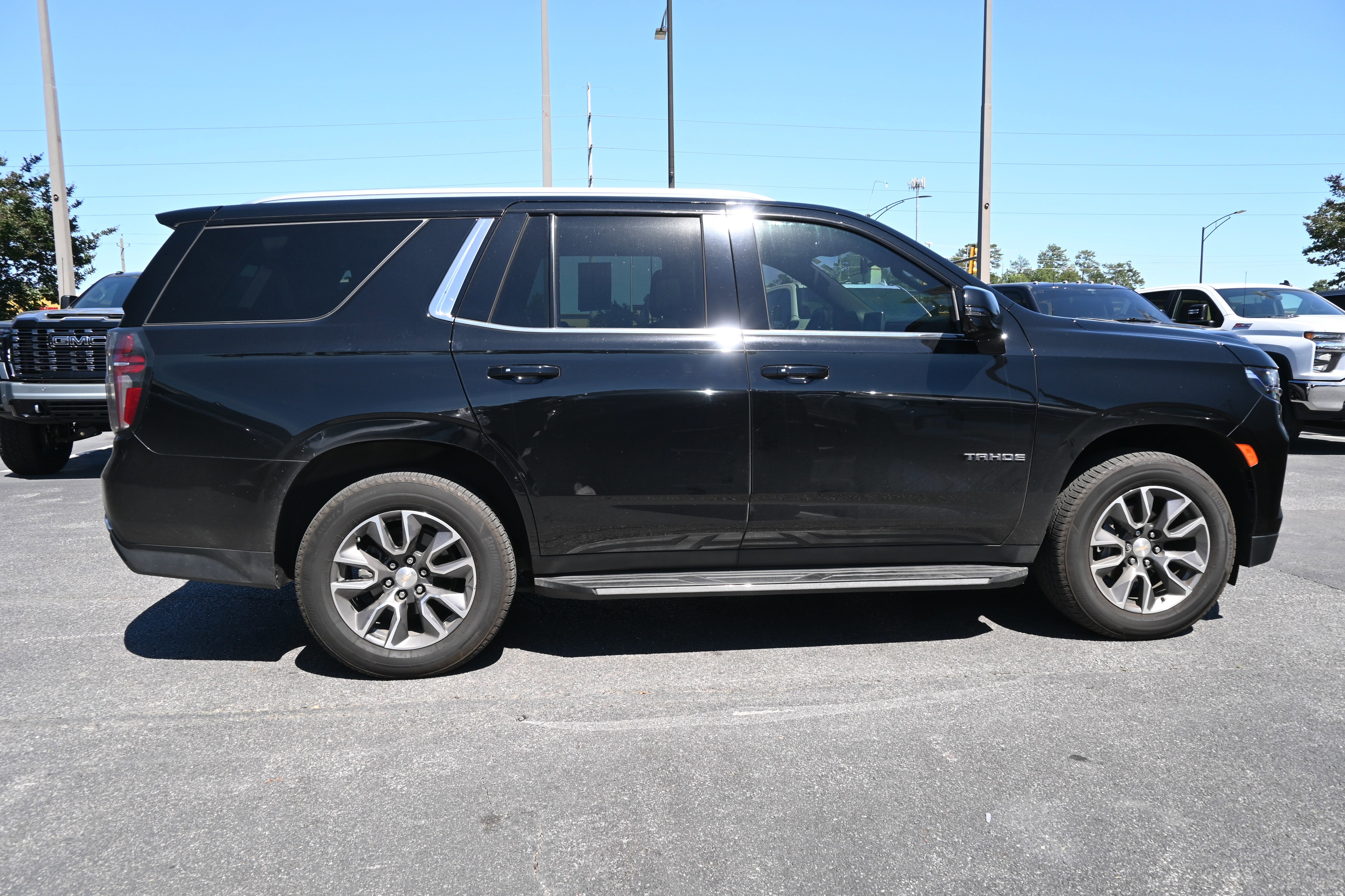 Used 2022 Chevrolet Tahoe LT w/ Luxury Package AWD/4WD image 11