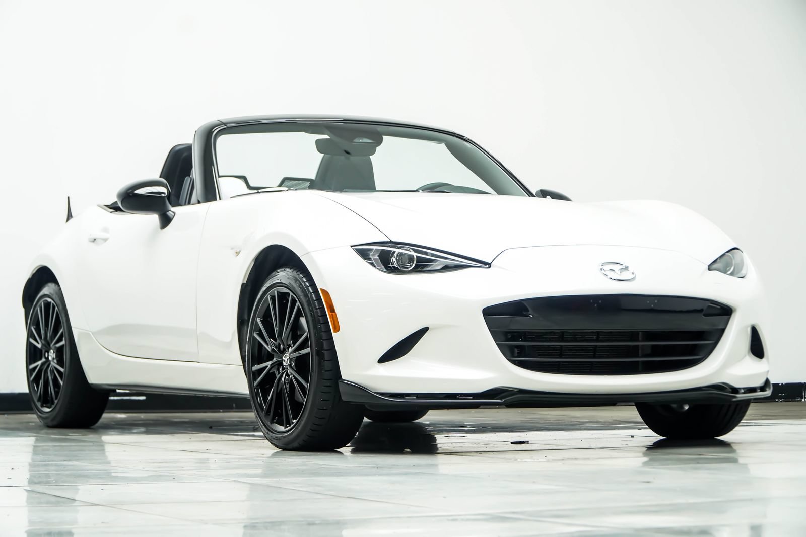 Used 2025 MAZDA MX-5 Miata Club RWD image 4