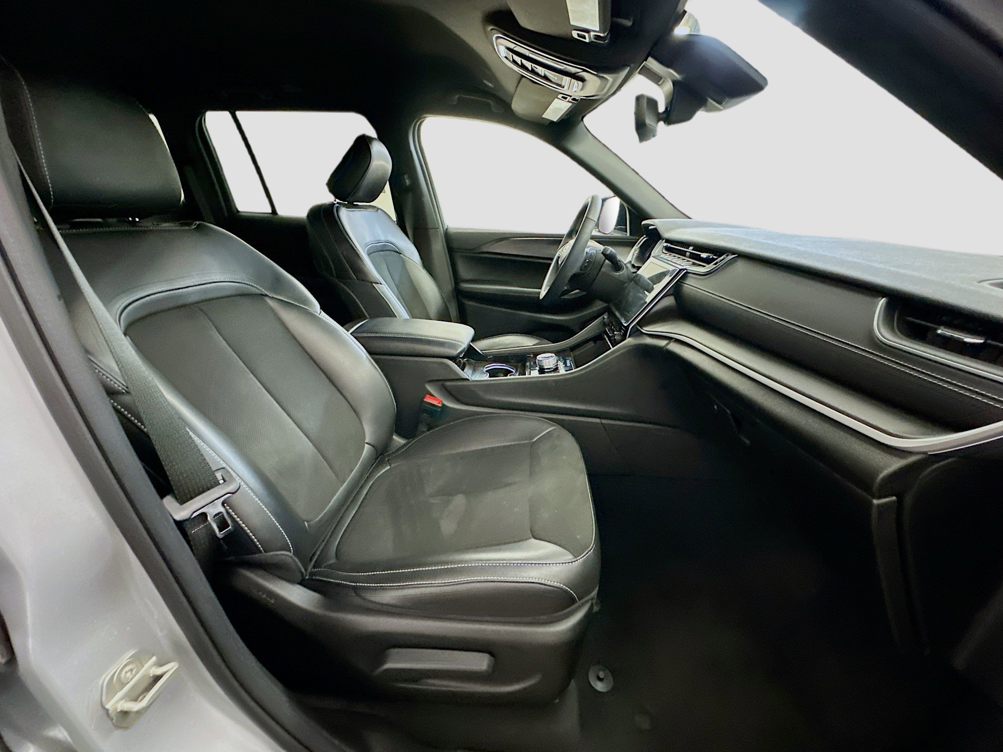 Used 2023 Jeep Grand Cherokee Altitude image 32