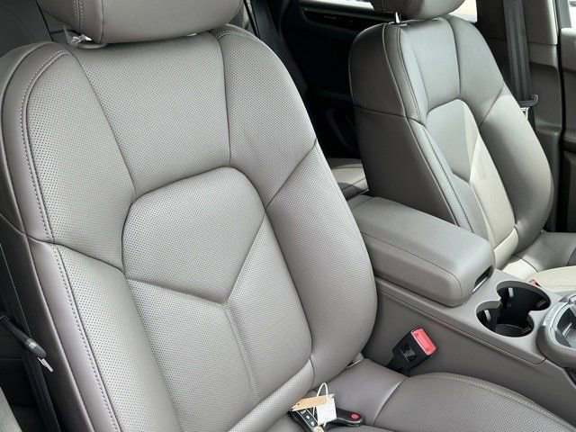 New 2025 Porsche Macan image 29