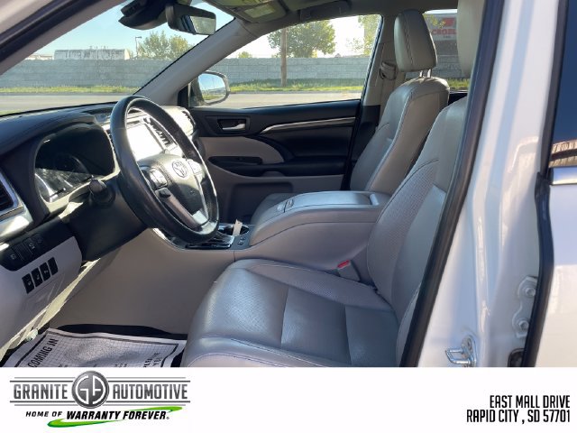 Used 2019 Toyota Highlander Limited Platinum AWD/4WD image 14