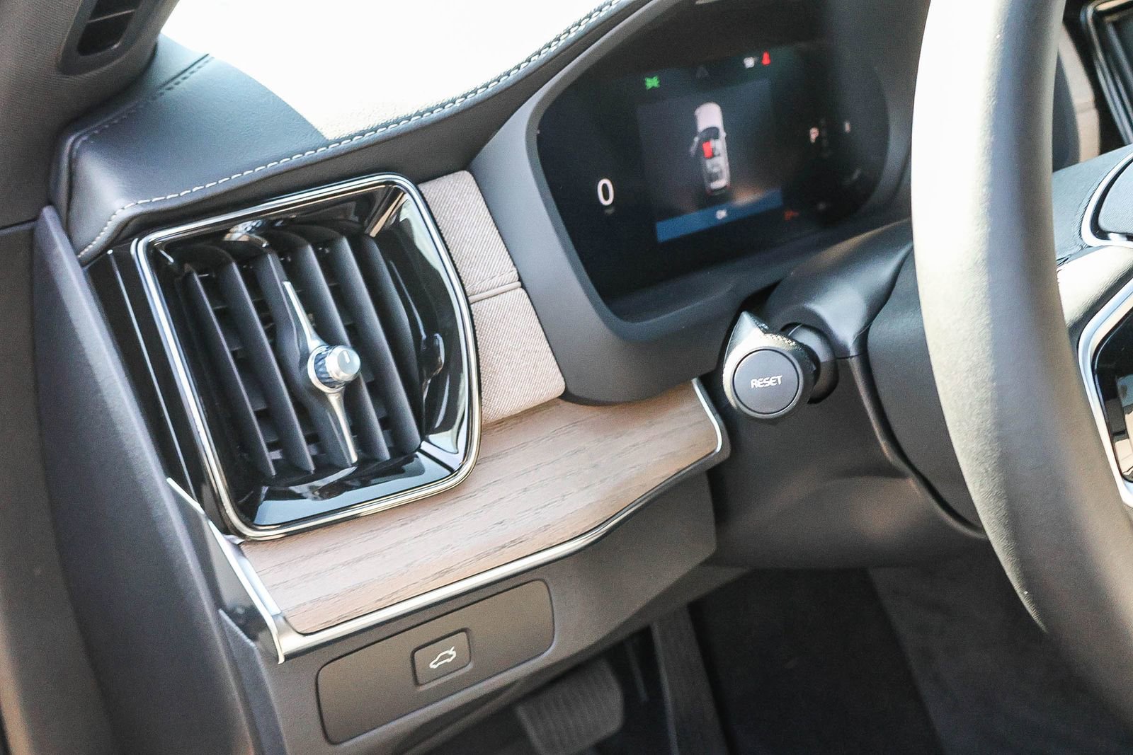 New 2026 Volvo XC90 B6 Ultra w/ Protection Package image 33