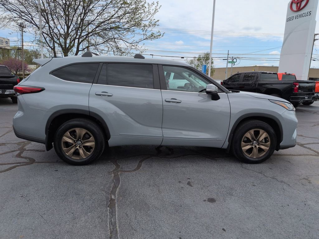 Used 2023 Toyota Highlander Bronze Edition image 6