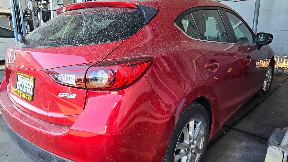 Used 2016 MAZDA MAZDA3 i Grand Touring FWD image 2
