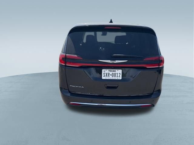 Used 2023 Chrysler Pacifica Touring-L image 8