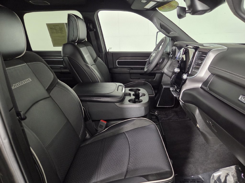 Used 2026 RAM 2500 Laramie AWD/4WD image 30