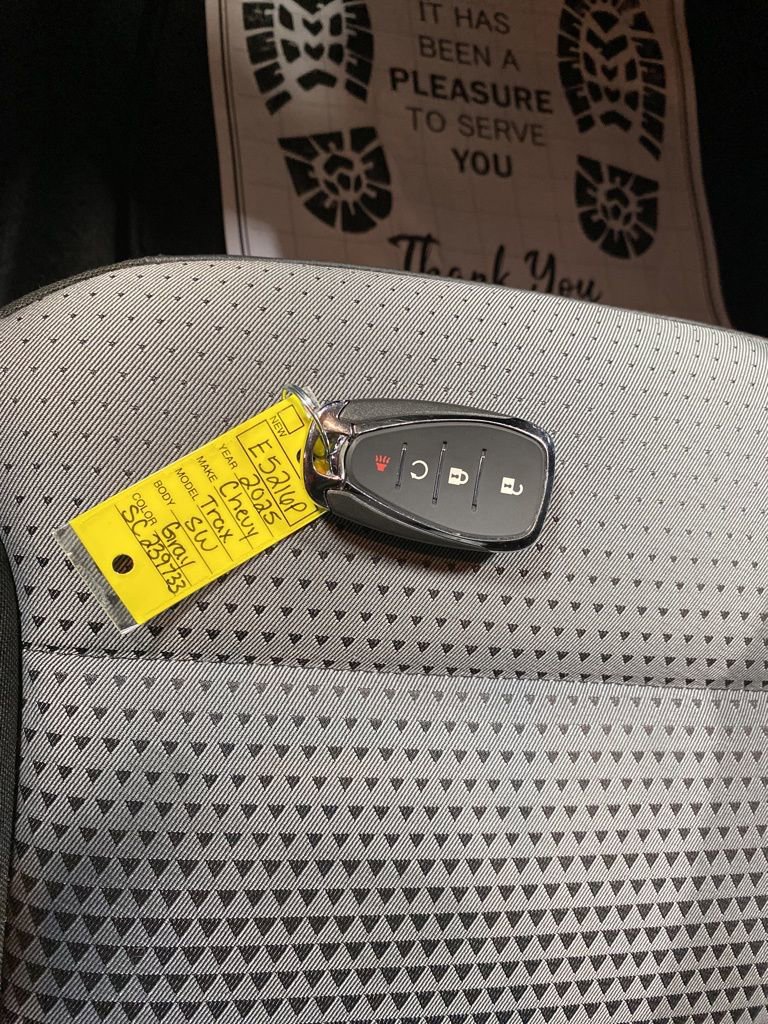 Certified 2025 Chevrolet Trax LT w/ LT Convenience Package image 30