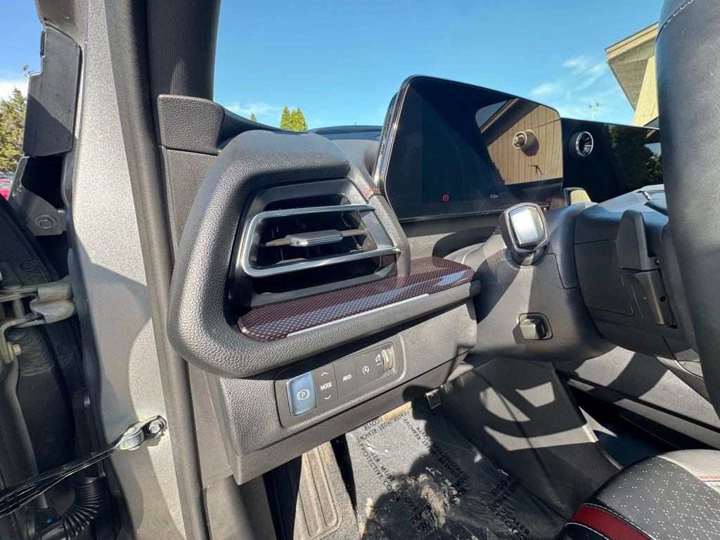 Used 2026 Chevrolet Traverse RS w/ LPO, Floor Liner Package AWD/4WD image 17