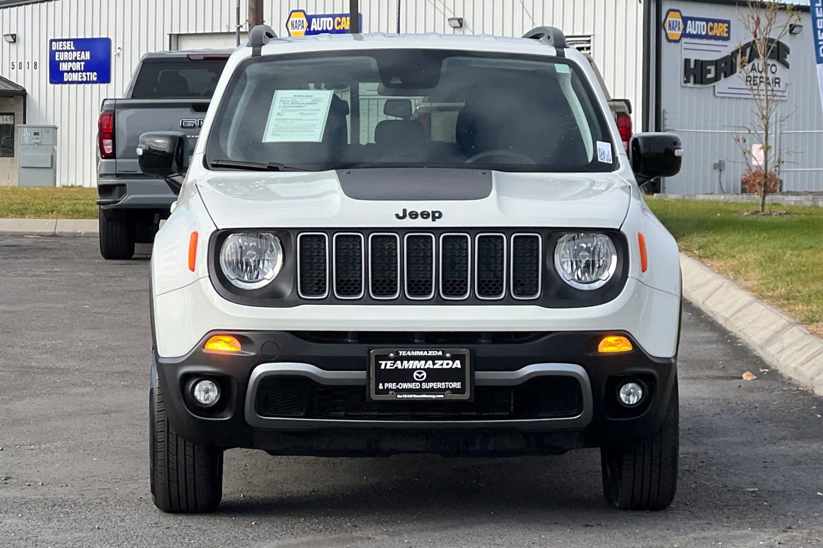 Used 2023 Jeep Renegade Latitude AWD/4WD image 9