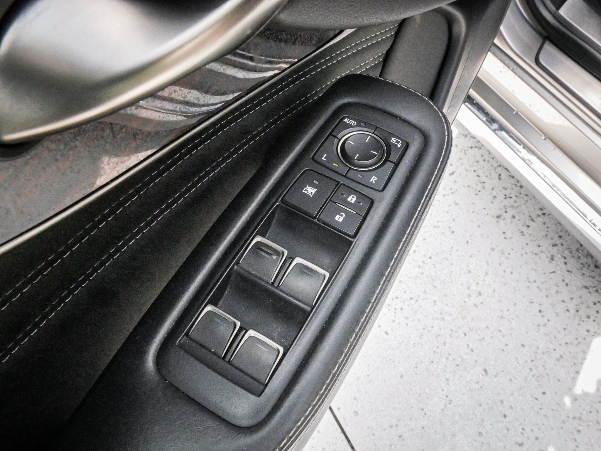 Used 2021 Lexus LS 500 w/ Interior Upgrade Package RWD image 15