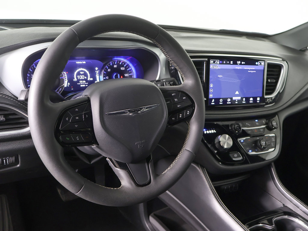 Used 2025 Chrysler Pacifica Limited FWD image 25