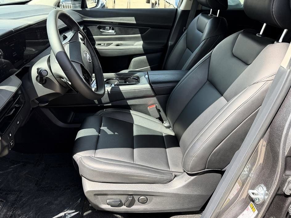 Used 2025 Nissan Murano SV image 20