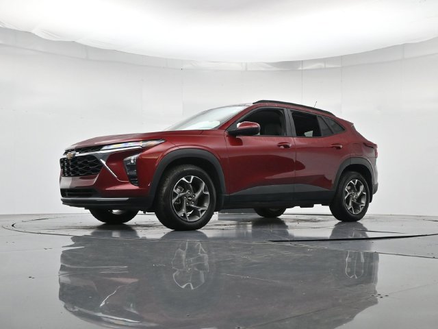 Used 2025 Chevrolet Trax LT w/ LT Convenience Package FWD image 38