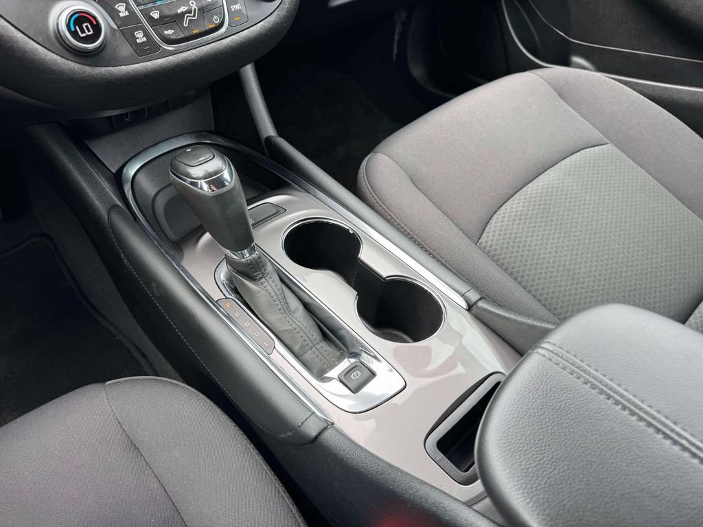 Used 2017 Chevrolet Malibu Hybrid FWD image 32