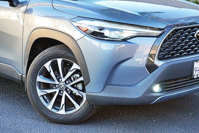 Used 2023 Toyota Corolla Cross XLE w/ Convenience Package image 4