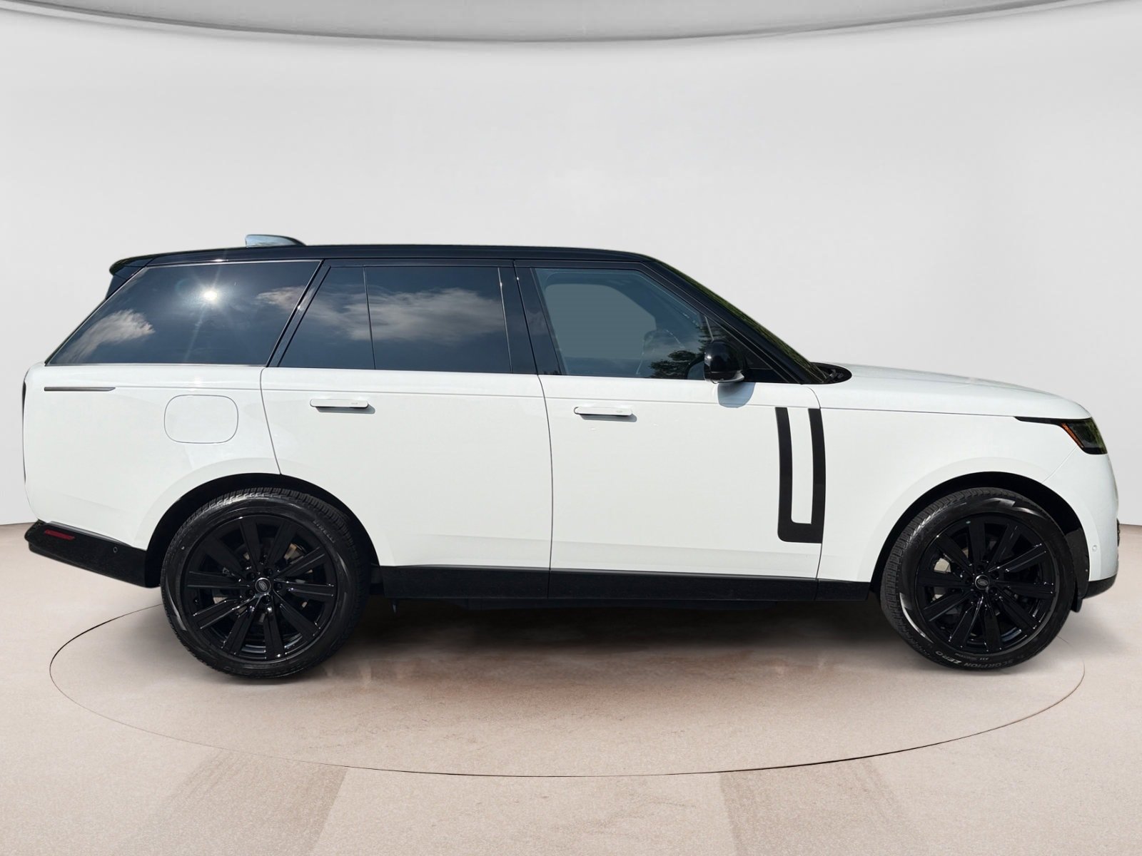 Certified 2025 Land Rover Range Rover SE AWD/4WD image 6