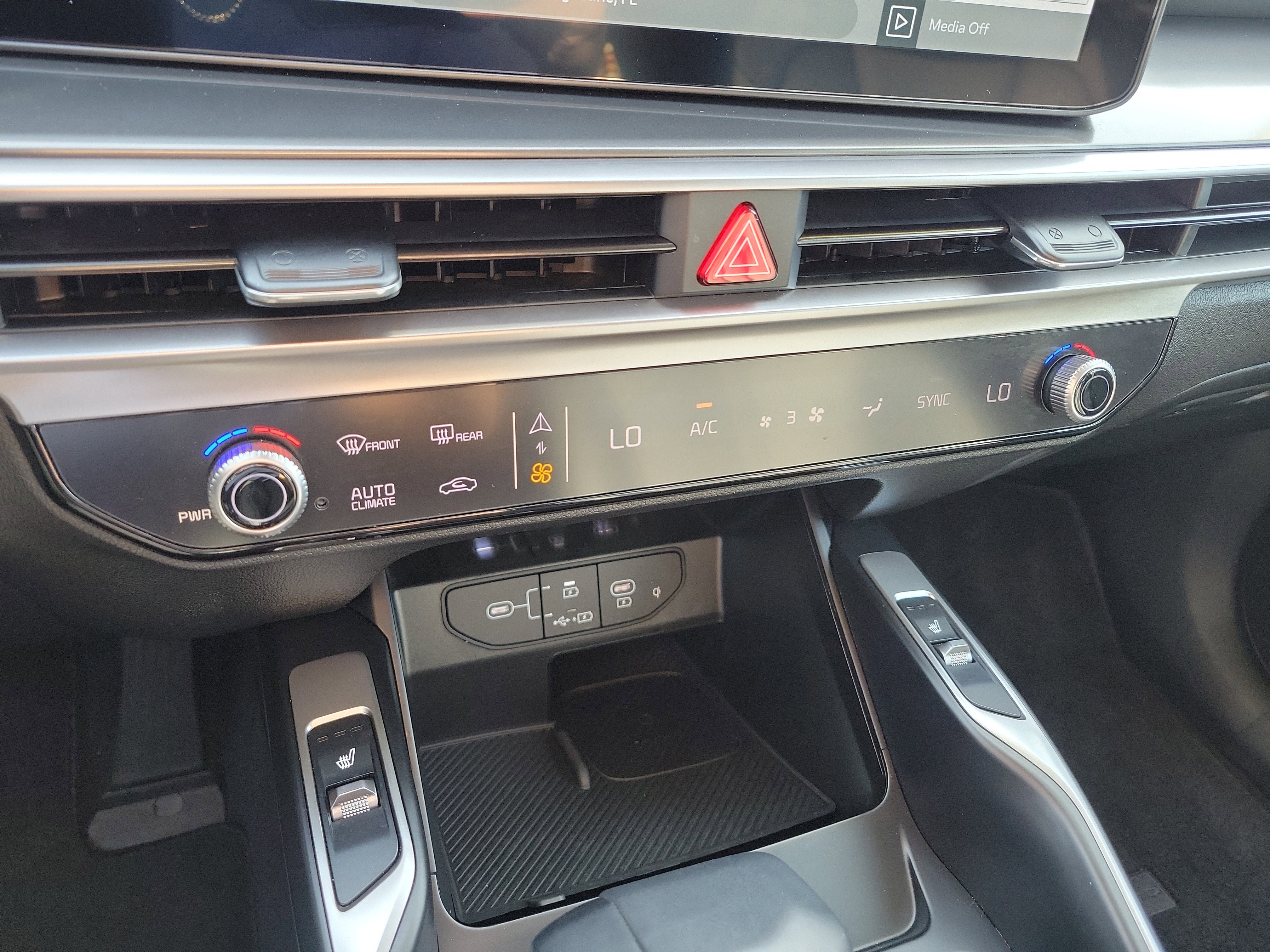 Certified 2025 Kia Sorento S w/ Panoramic Sunroof Package FWD image 35