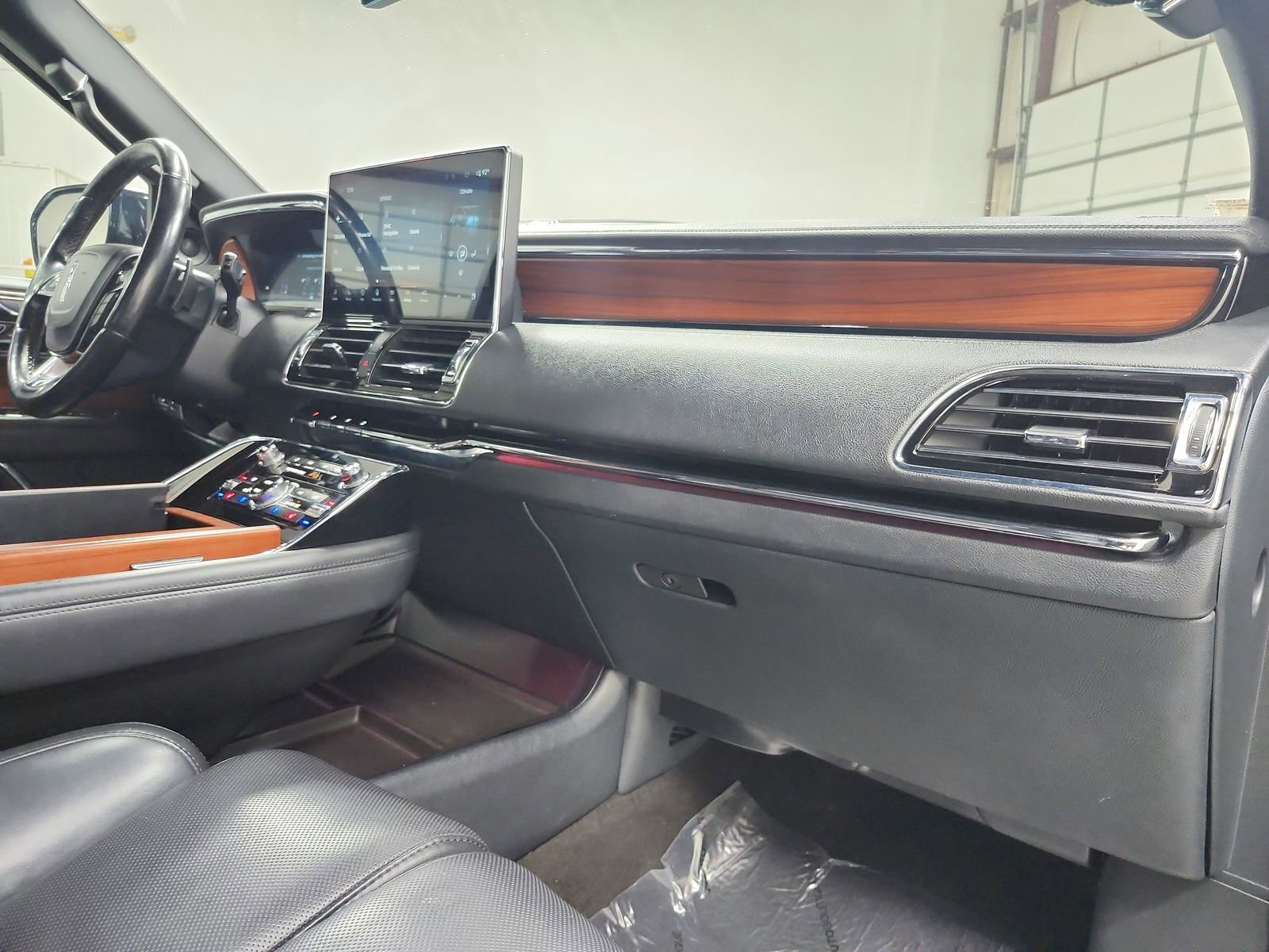 Used 2023 Lincoln Navigator Reserve image 45