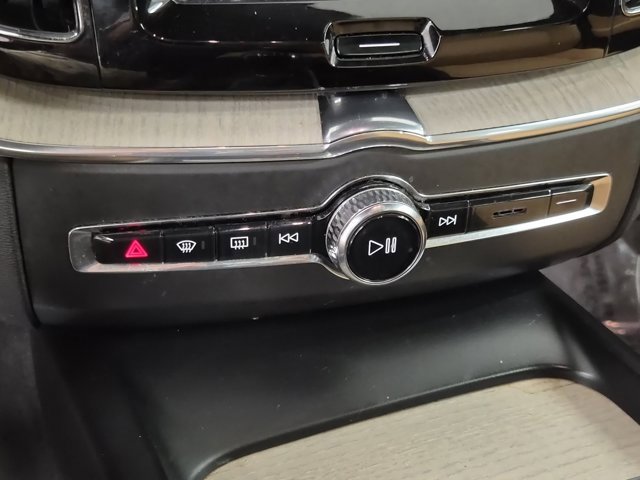 Used 2020 Volvo XC60 T6 Inscription w/ Protection Package Premier image 33