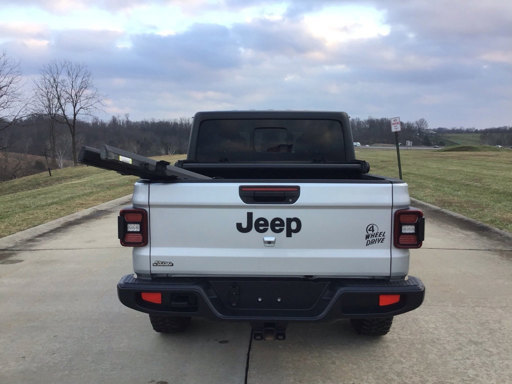 Used 2024 Jeep Gladiator Willys image 4
