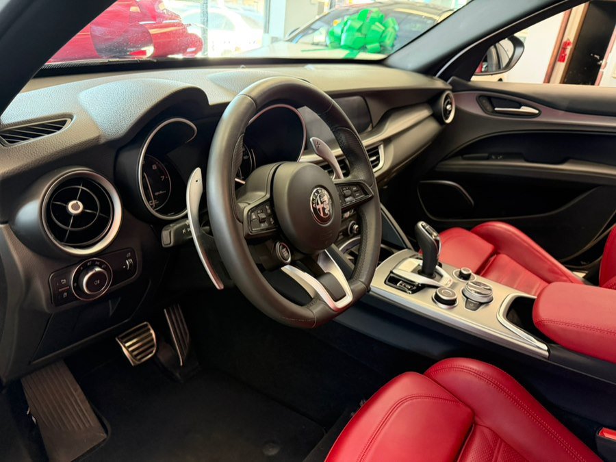 Used 2023 Alfa Romeo Stelvio Veloce AWD/4WD image 20
