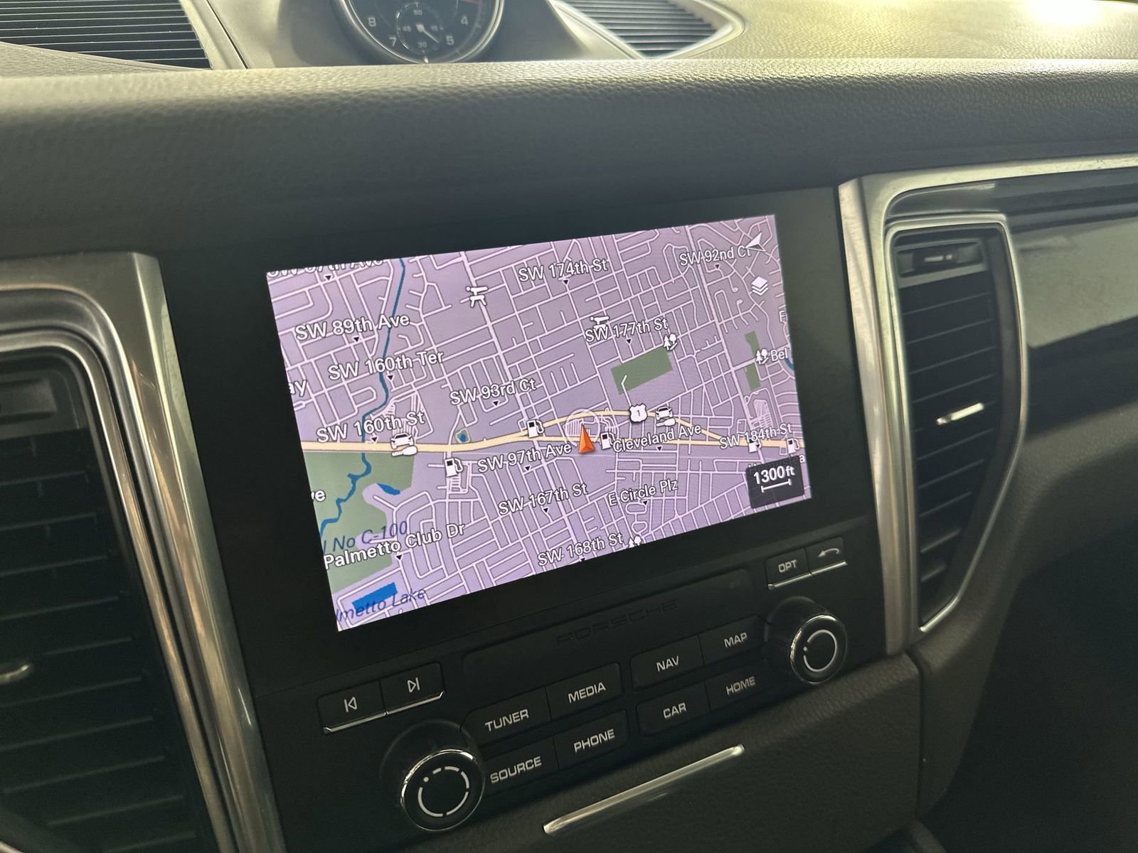 Used 2017 Porsche Macan S image 22