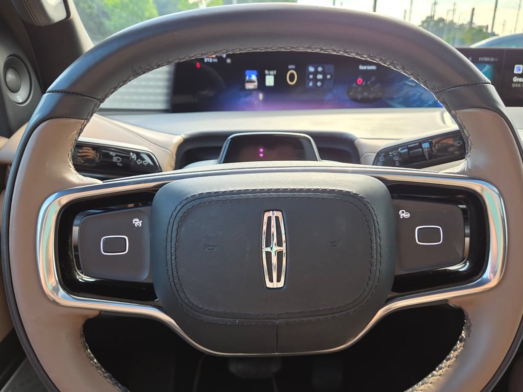 Used 2025 Lincoln Navigator Black Label AWD/4WD image 22