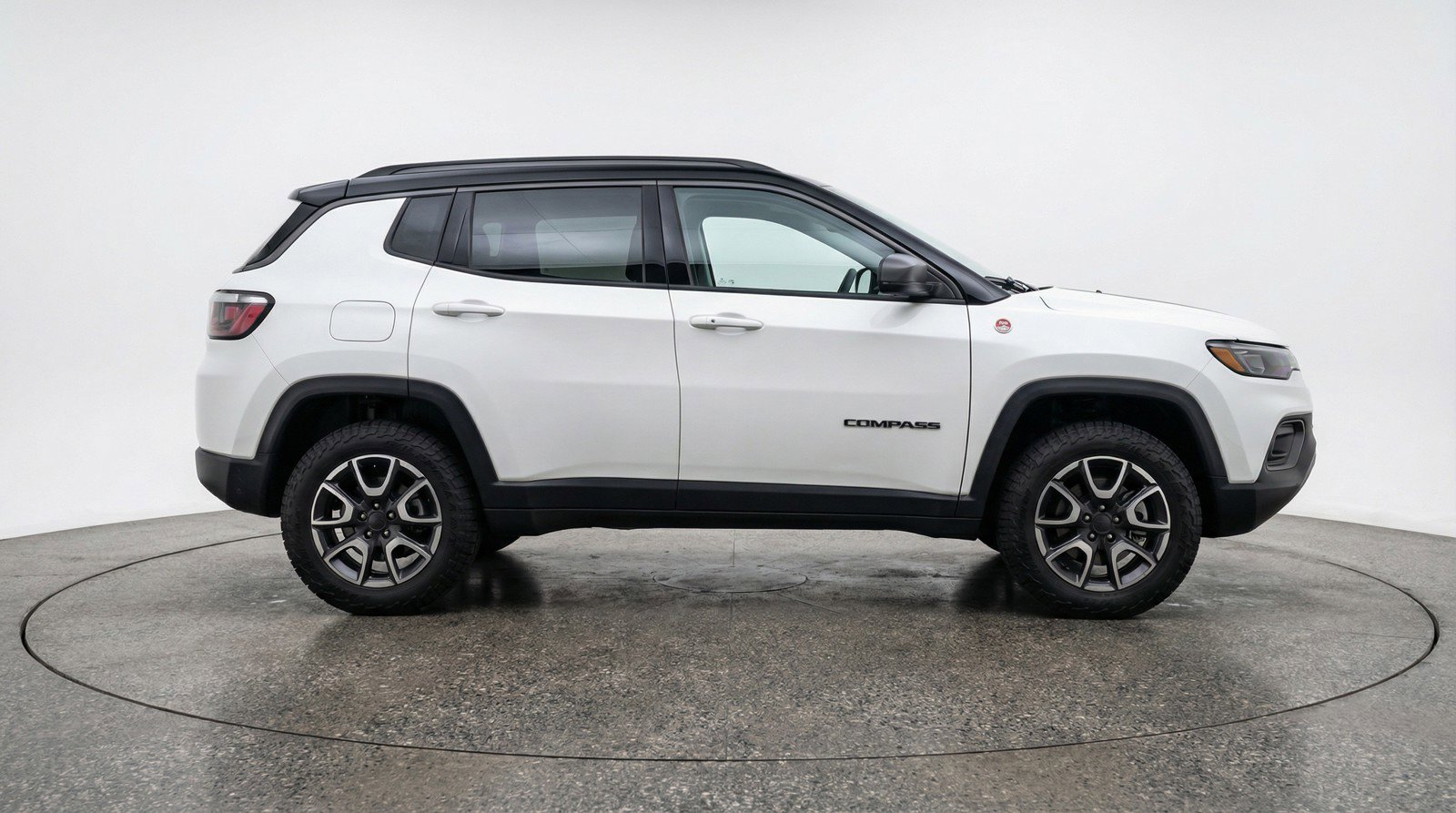 Used 2025 Jeep Compass Trailhawk AWD/4WD image 11