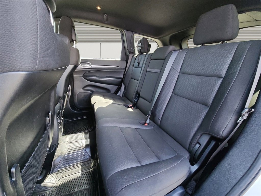 Used 2020 Jeep Grand Cherokee Laredo image 13