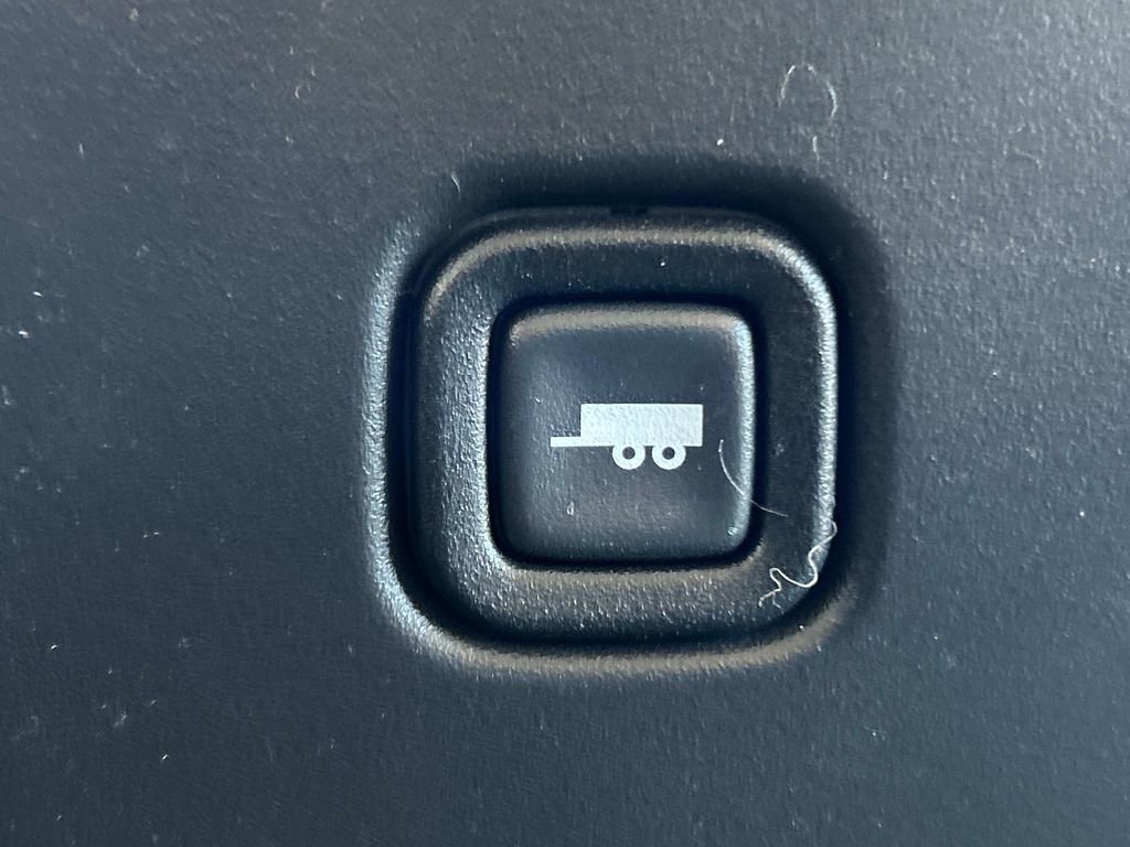 Used 2020 Chevrolet Express 3500 w/ Driver Convenience Package RWD image 28