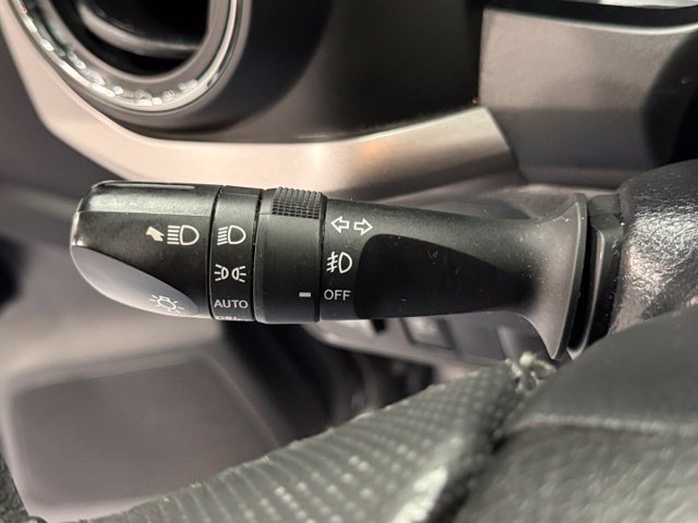 Used 2021 Toyota Tacoma SR5 RWD image 17