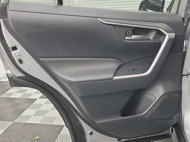 Used 2019 Toyota RAV4 XLE FWD image 17