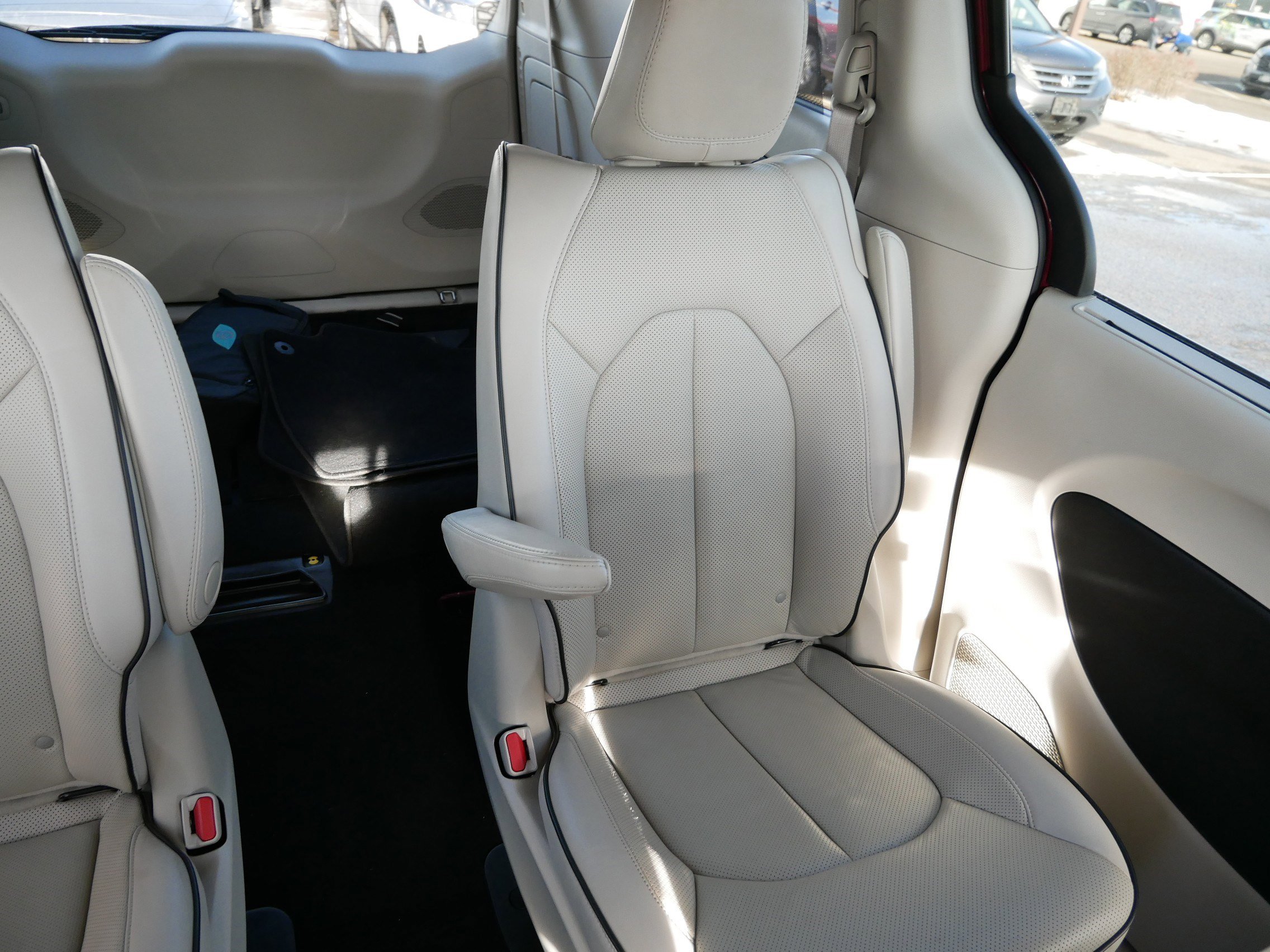 Used 2021 Chrysler Pacifica Limited image 14