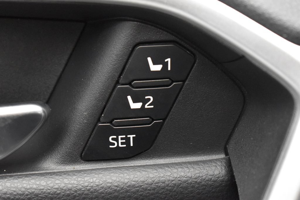 Used 2022 Toyota RAV4 Limited AWD/4WD image 13