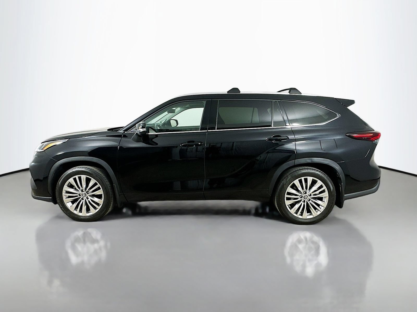 Used 2024 Toyota Highlander Platinum AWD/4WD image 8