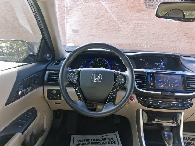 Used 2017 Honda Accord Touring image 19