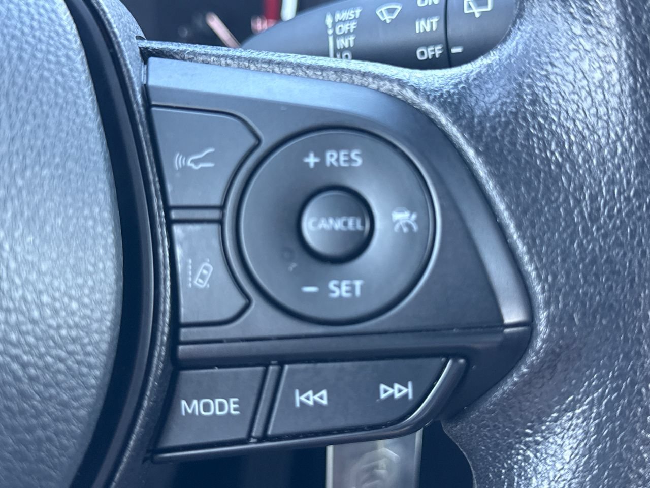 Used 2025 Toyota RAV4 LE AWD/4WD image 25