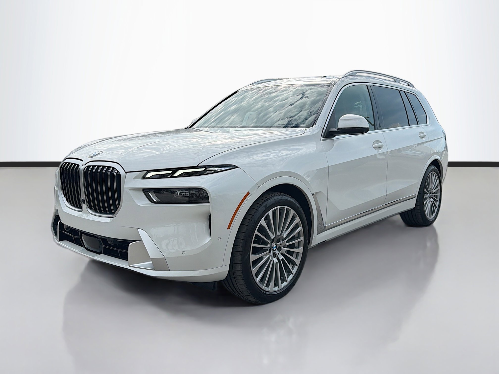 Used 2025 BMW X7 xDrive40i w/ Premium Package image 7