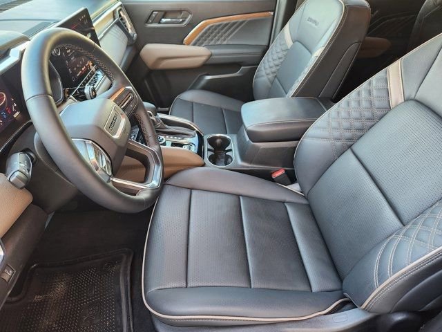 Used 2024 GMC Canyon Denali image 4
