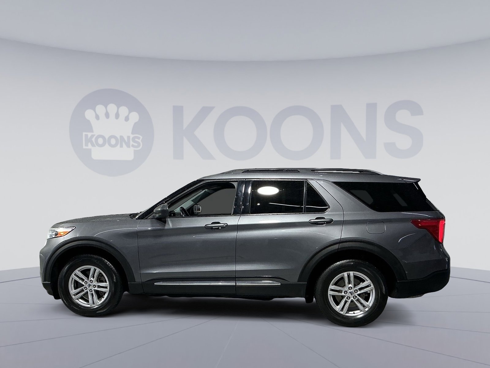 Used 2021 Ford Explorer XLT image 13