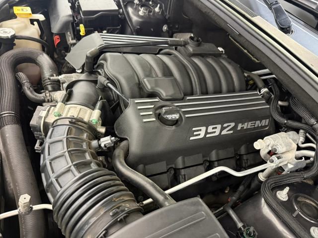 Used 2018 Dodge Durango SRT w/ Technology Group AWD/4WD image 33