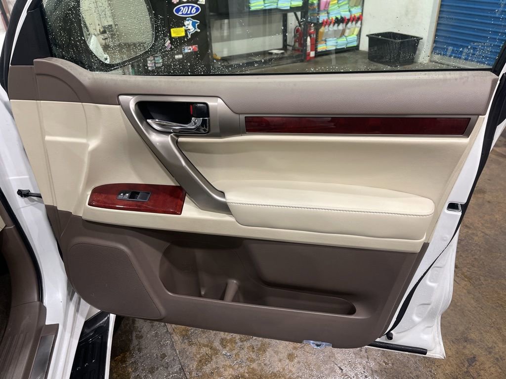 Used 2013 Lexus GX 460 Premium image 24