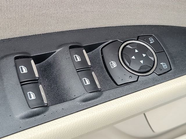 Used 2018 Ford Fusion SE w/ Fusion SE Technology Package FWD image 27