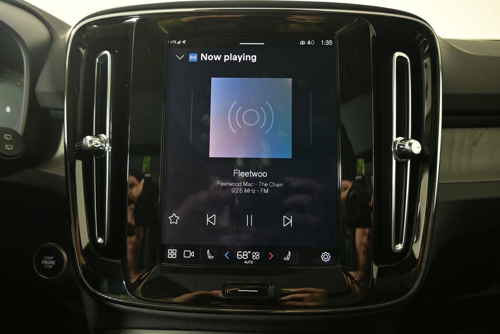 Used 2024 Volvo XC40 B5 Plus AWD/4WD image 27