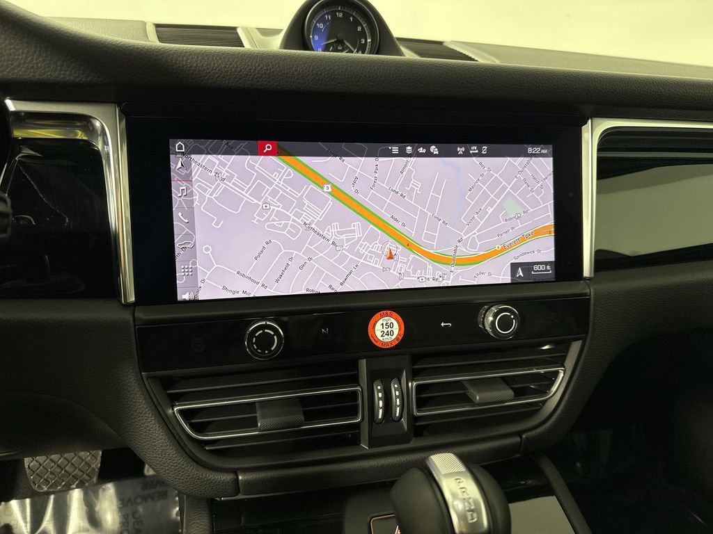 Certified 2025 Porsche Macan image 27