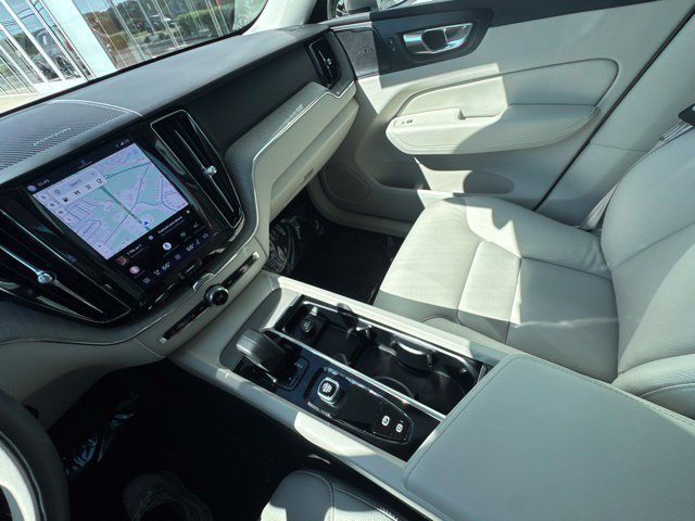 Used 2023 Volvo XC60 B5 Plus w/ Climate Package AWD/4WD image 22