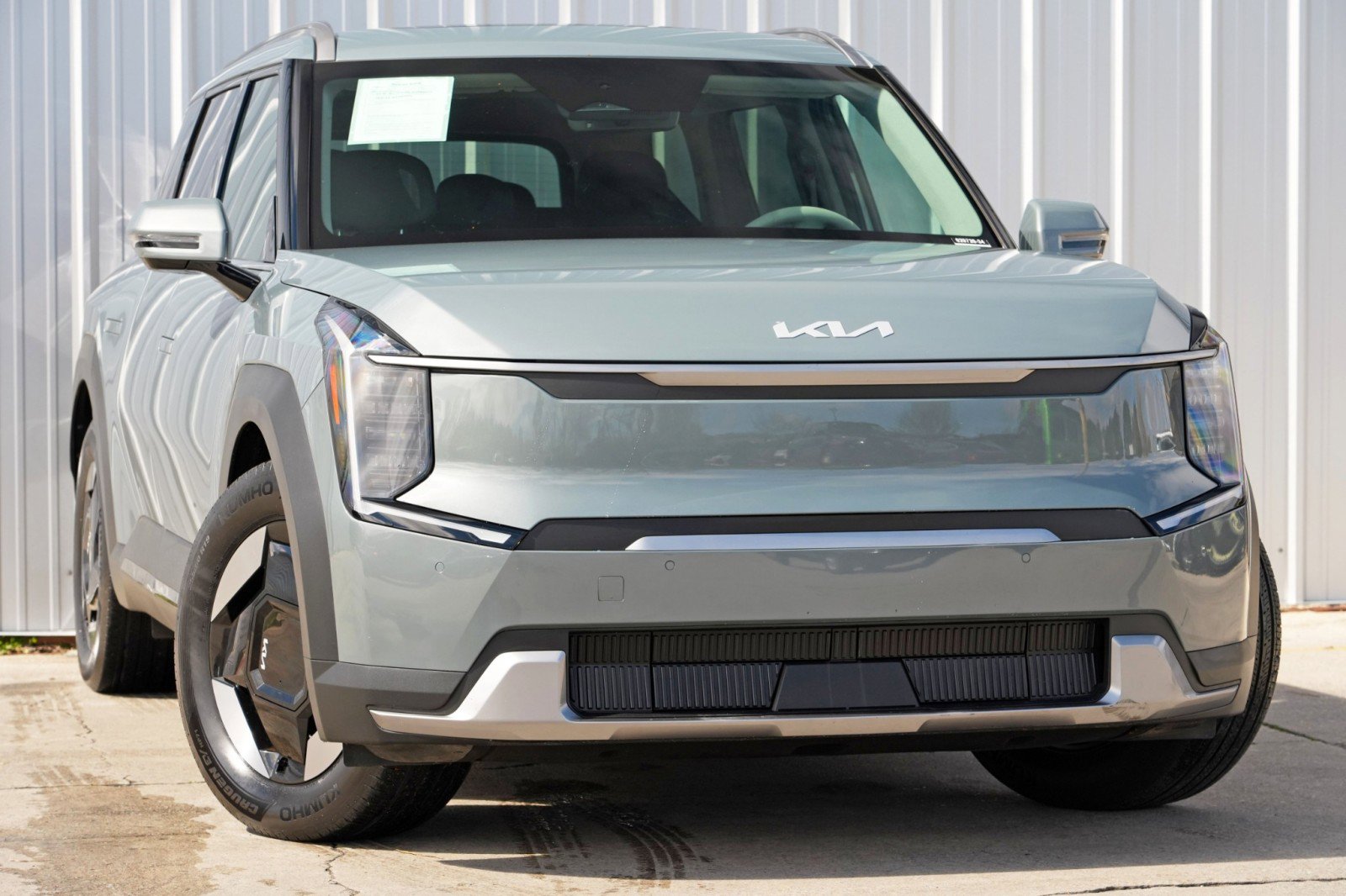 Used 2024 Kia EV9 Wind image 2