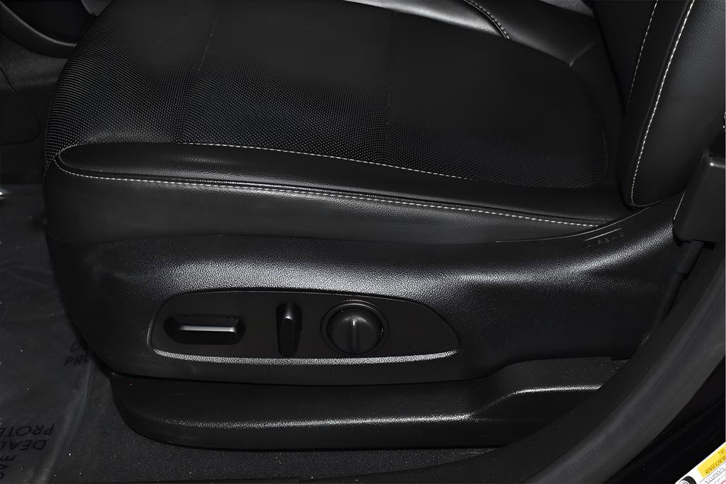 Used 2023 GMC Acadia SLT image 11