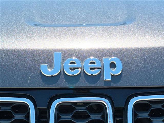 Used 2017 Jeep Grand Cherokee Limited w/ Luxury Group II RWD image 23