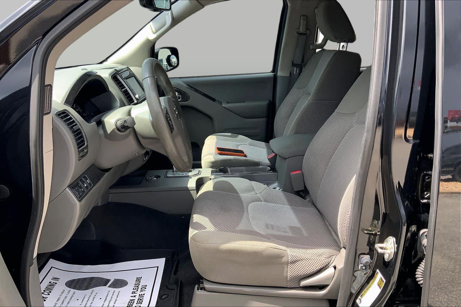 Used 2020 Nissan Frontier SV w/ Midnight Edition Floor Mats AWD/4WD image 8
